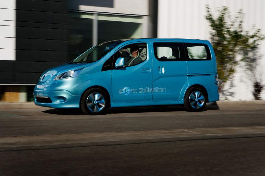  Nissan e-NV200 Concept 2012 года  (фото 4 из 15)
